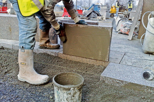 Applying Larsen PS bonding mortar