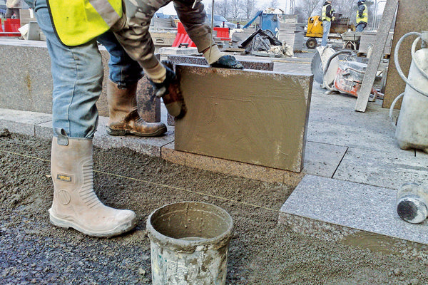 Applying Larsen PS bonding mortar