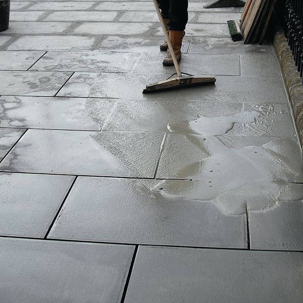 Applying Flowpoint slurry grout