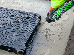 Applying SCJ cold joint spray