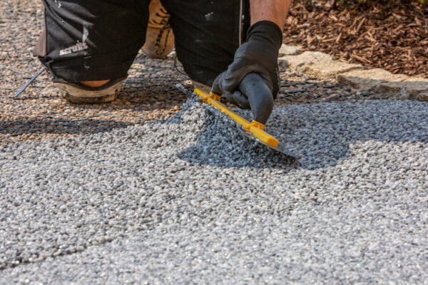 applying-resin-bound-paving-diy | The Paving Experts